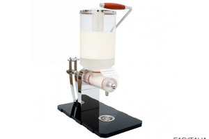 Functional fresh yogurt dispenser with ice cylinder cooling